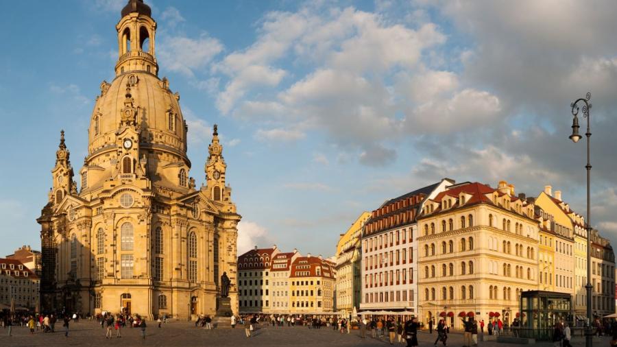 Dresden,_Frauenkirche,_Panorama.jpg